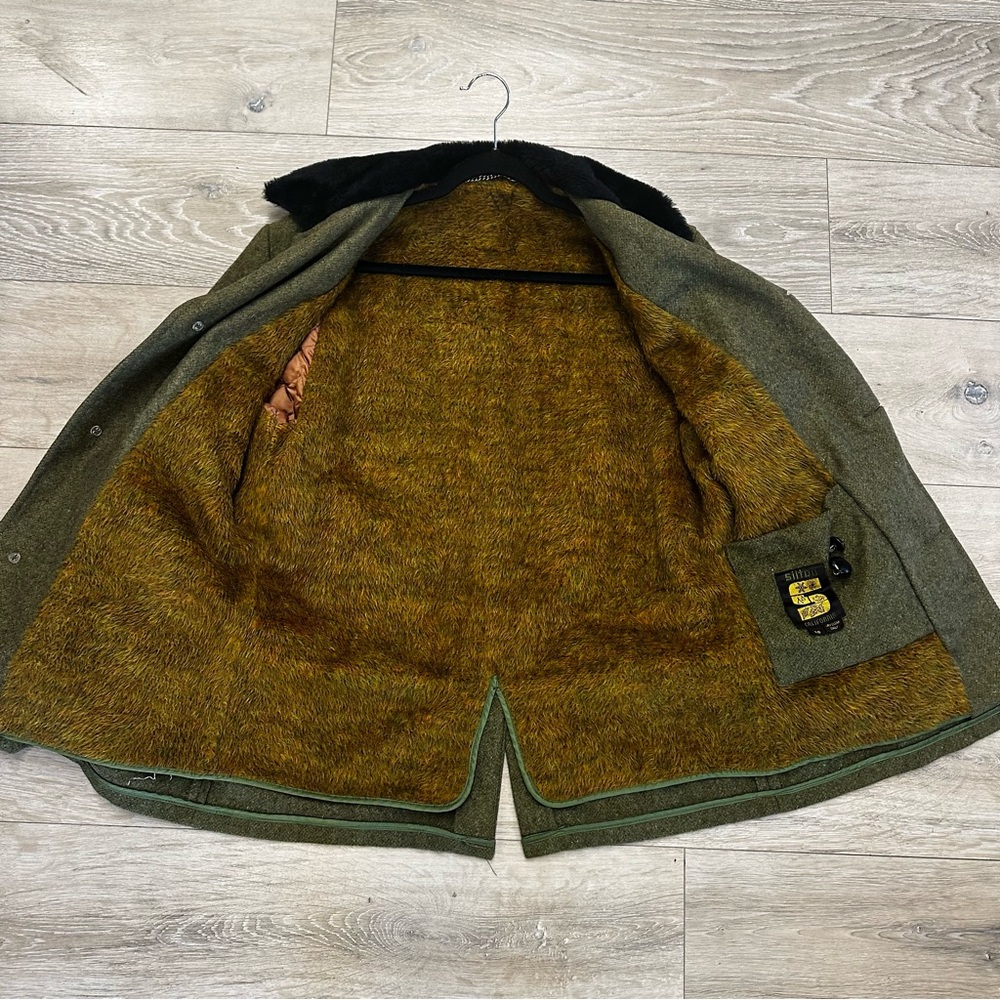 Vintage Olive Green Coat with Black Collar - Picture 8 of 9